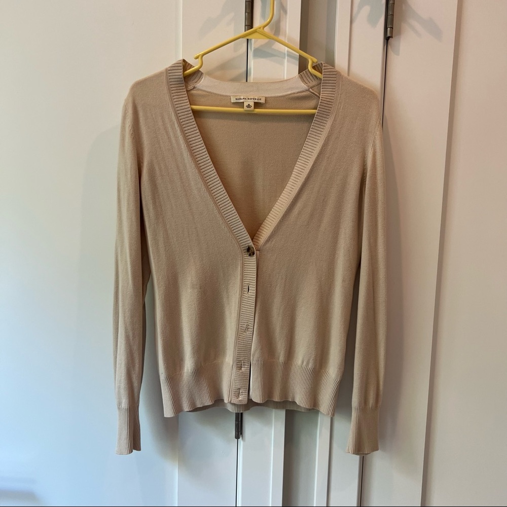 Banana Republic v neck cardigan